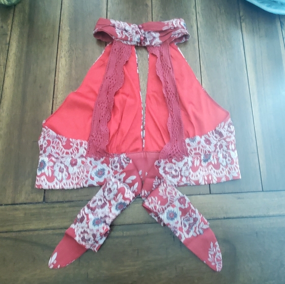 NWOT Maroon Flowered Cropped Top With Laced Open Back Tie Summer Top Size S - Picture 2 of 7